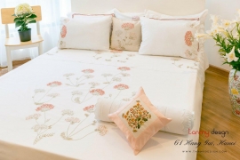 Duvet cover embroidered with Hydrangea flower 